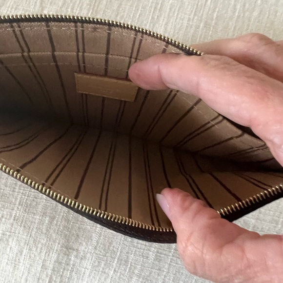 New authentic LV pochette - Picture 3 of 11